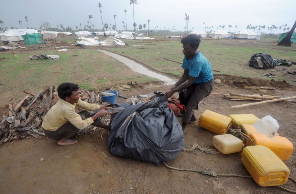 V Bangladešu odstranjujejo posledice ciklona