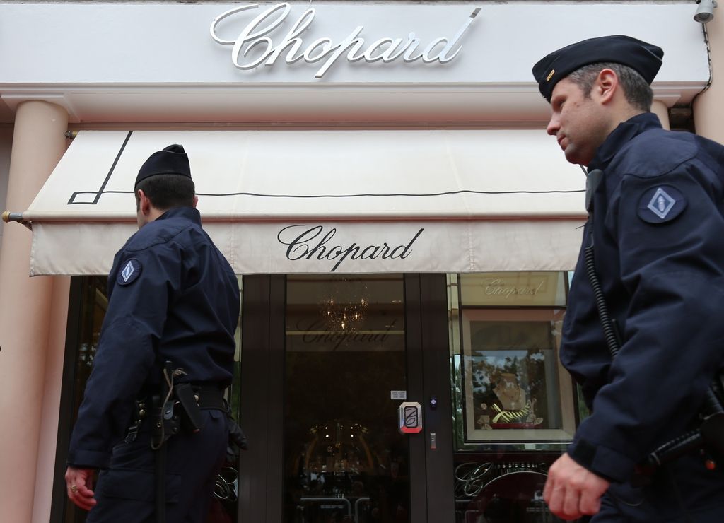 V Cannesu ukradli za 780.000 evrov draguljev