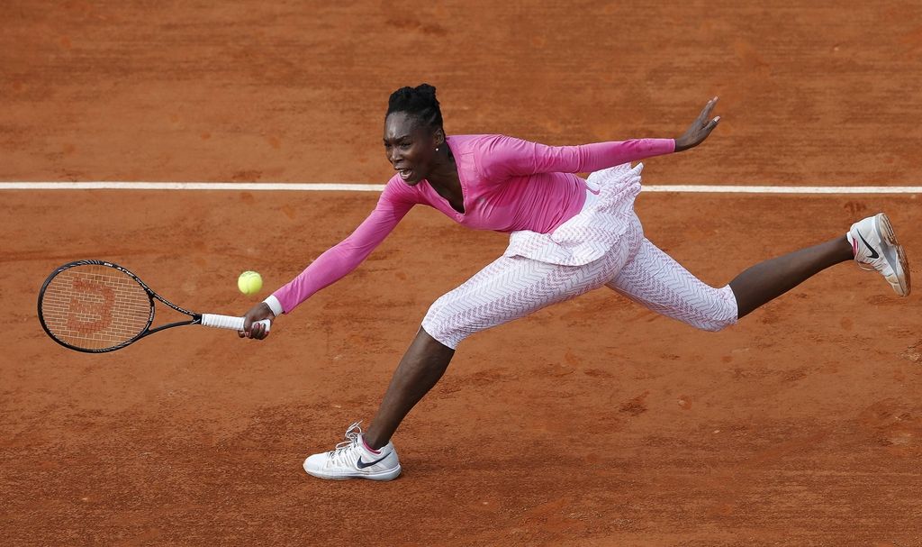 Roland Garros: Serena ekspresno naprej, Venus izpadla po maratonu
