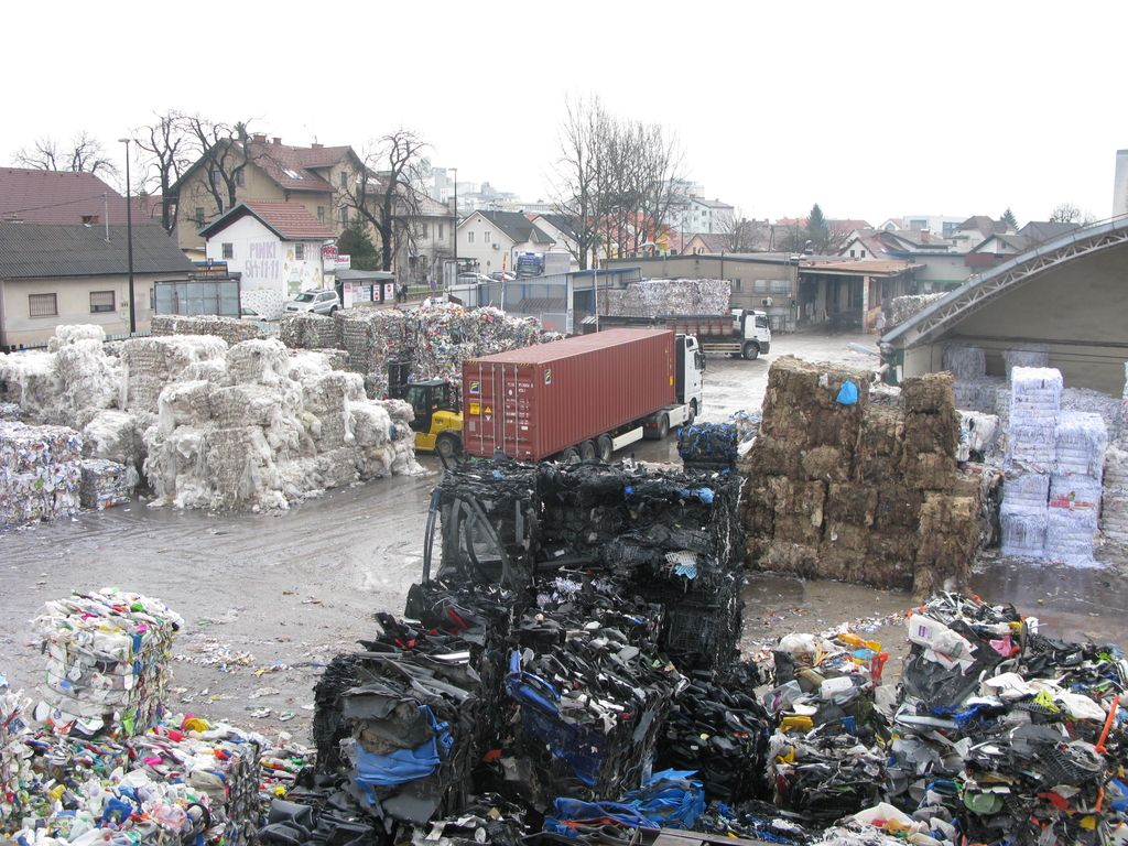 Slovenija do leta 2020 bliže »družbi recikliranja«