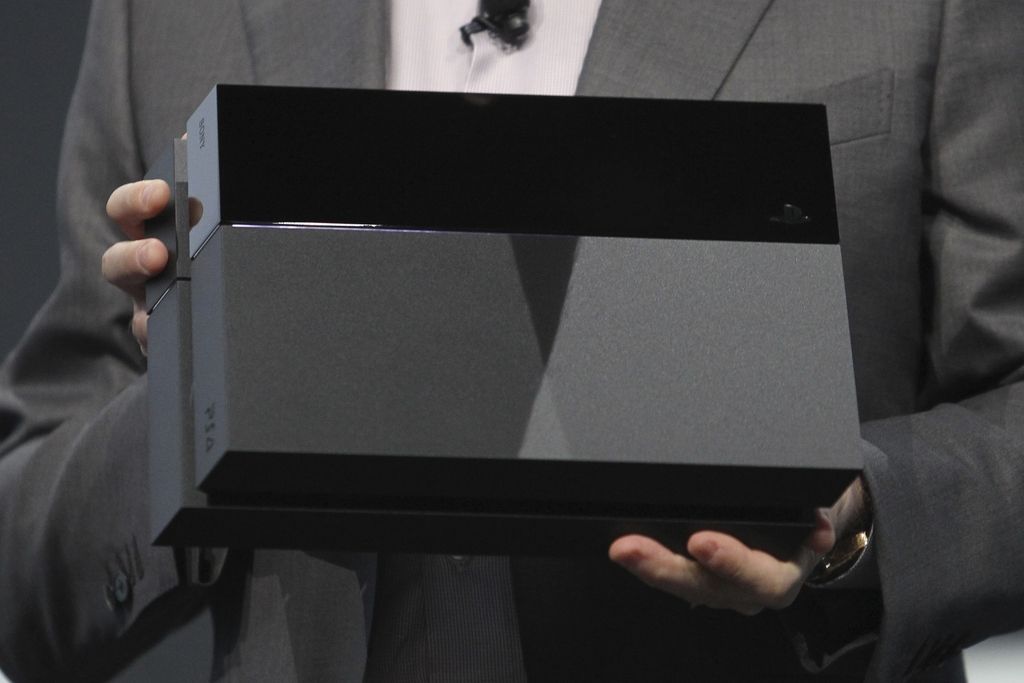 Playstation 4 bo napadel z nižjo ceno in manj omejitvami od xboxa one