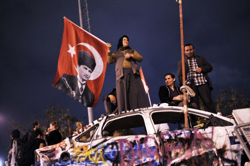Turški premier protestnike pozval, naj odidejo