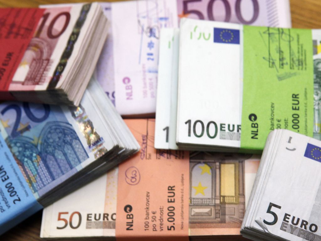 Razkrit proračun 2014: dobra milijarda evrov primanjkljaja