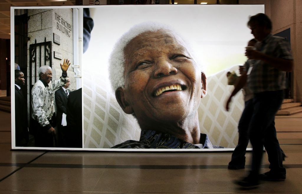 Nelson Mandela doma ali še vedno v bolnišnici?