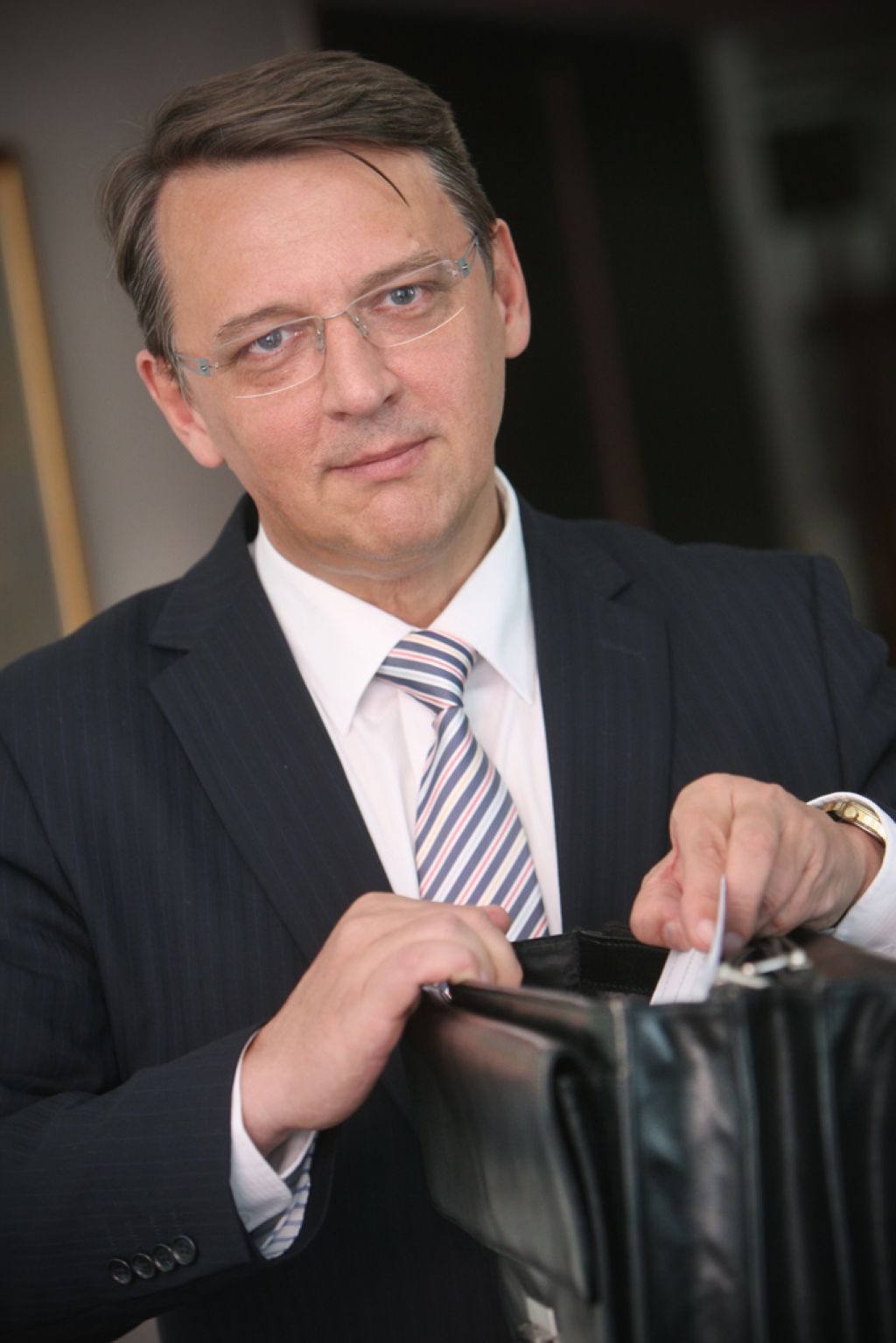 Vlada predlaga Antona Ropa za direktorja EIB