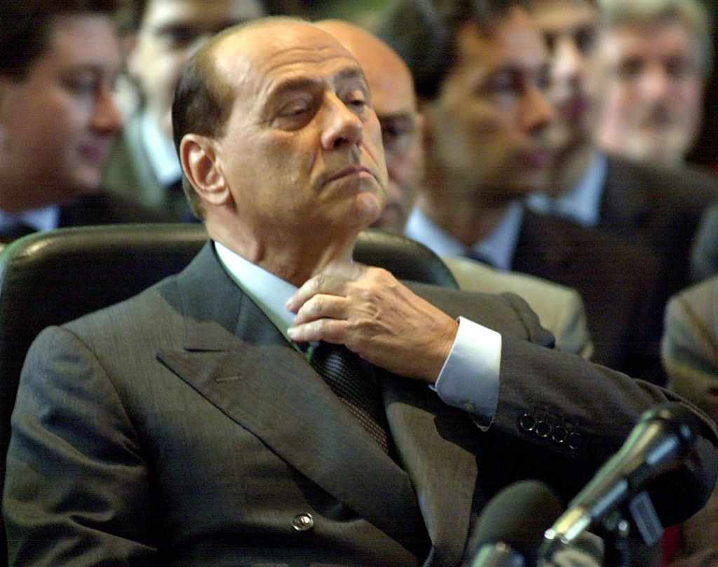 Berlusconi grozi z zrušenjem vlade