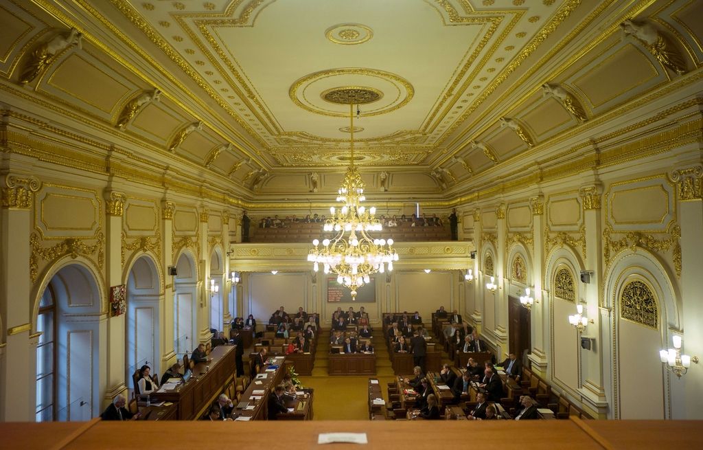 Češki predsednik razpustil parlament