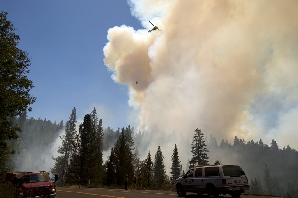 Požar ob parku Yosemite se širi, konec tedna ohladitev