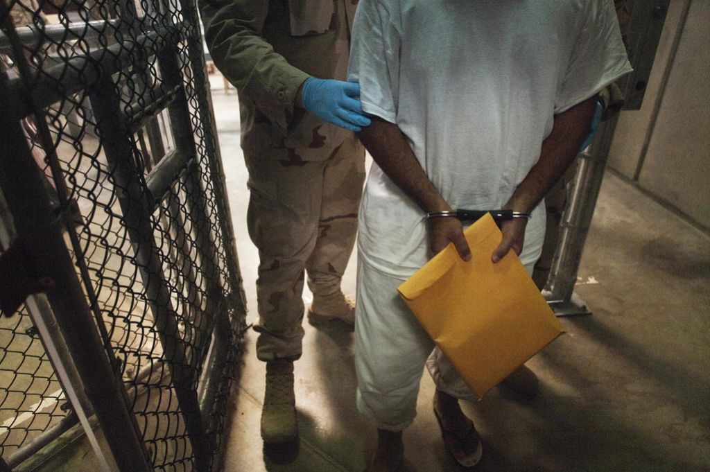 Iz Guantanama v Alžirijo premestili dva zapornika