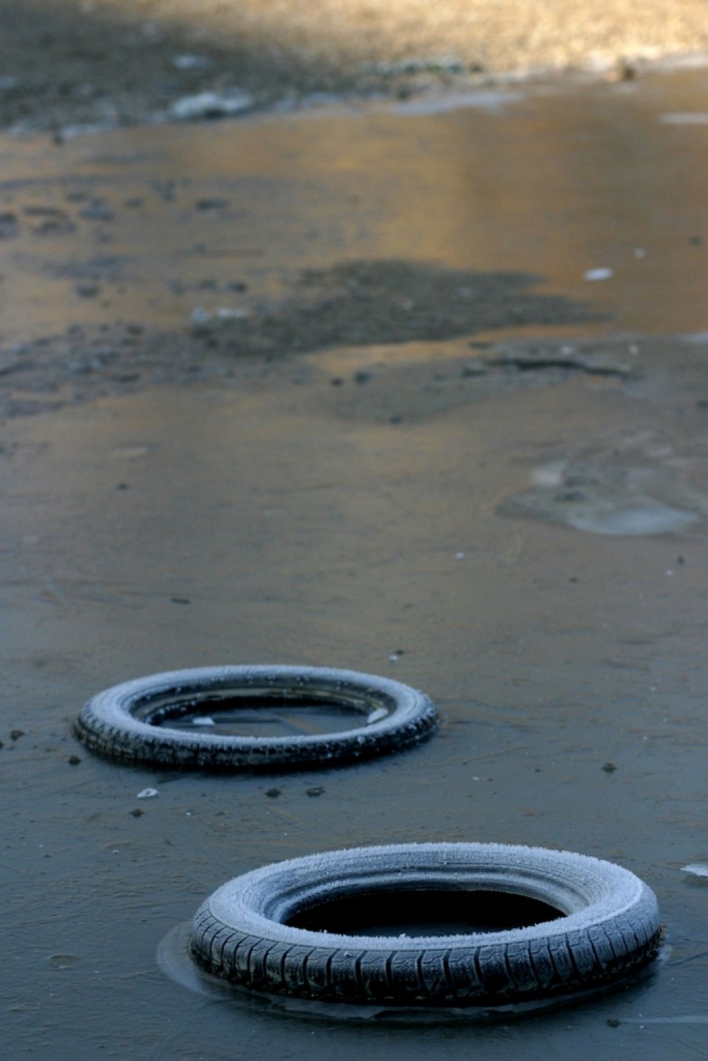Izrabljene gume so pristale tudi v oceanu