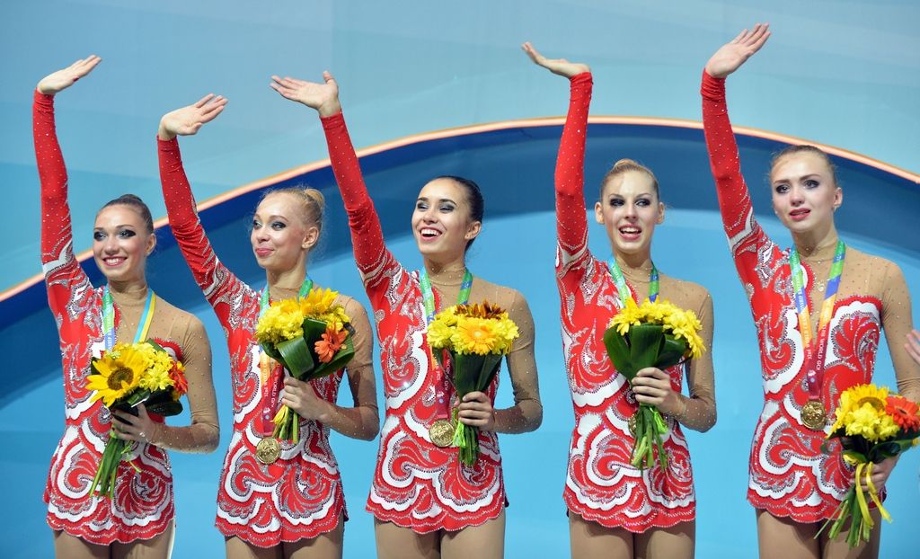 Rusinje svetovne prvakinje z žogami in trakovi