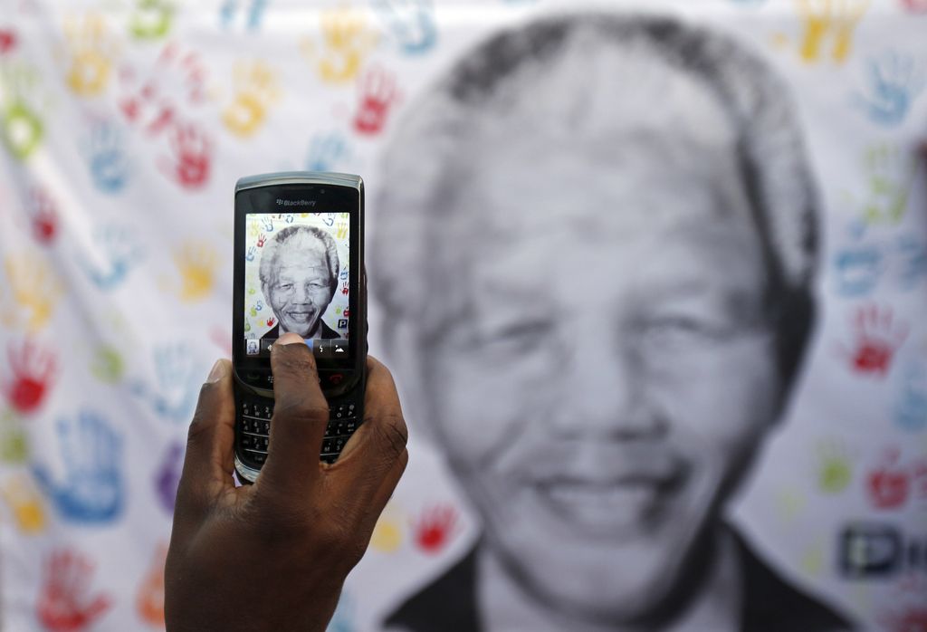 Nelson Mandela iz bolnišnice v domačo oskrbo