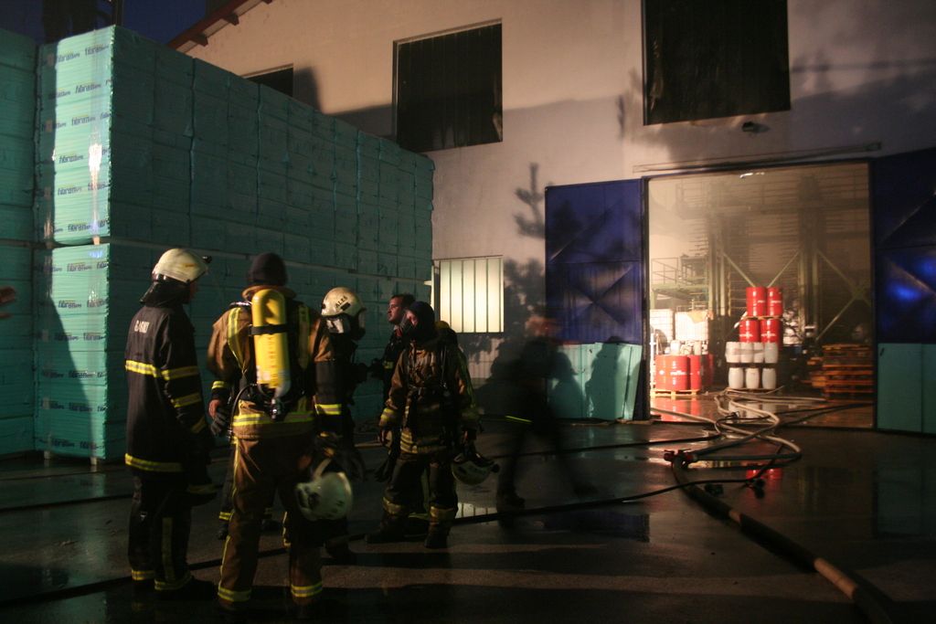 Ogenj uničil proizvodno halo v podjetju Fibran Nord