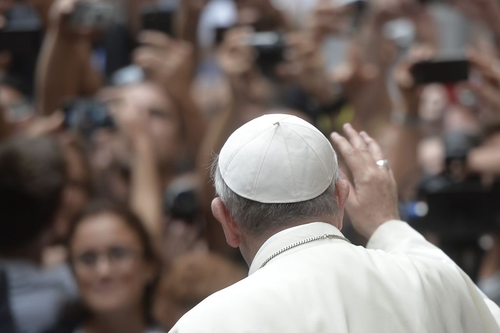Papež ostreje proti pedofilskim duhovnikom