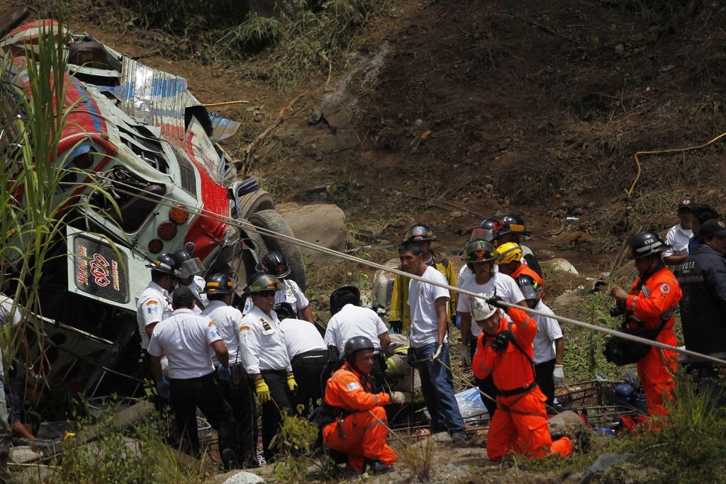 V nesreči avtobusa v Gvatemali več kot 40 mrtvih