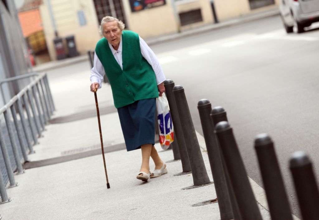 17 odstotkov Slovencev je starejših od 64 let