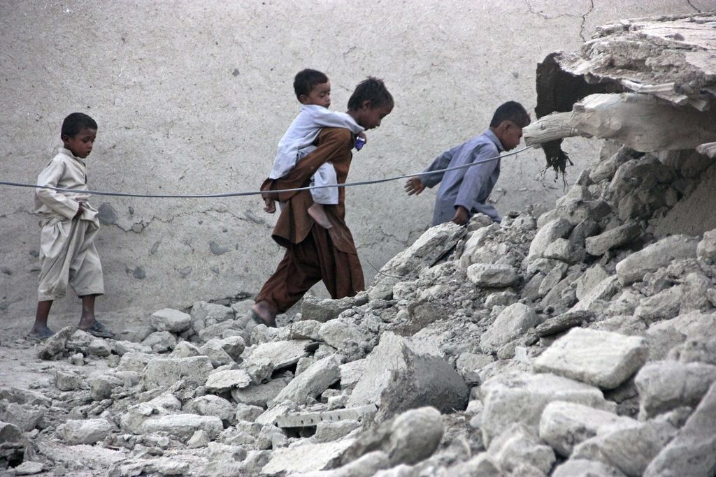 Pakistan: Potres celotne vasi zravnal s tlemi
