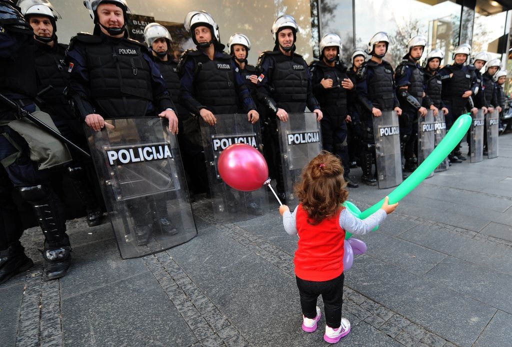 Beograd: Pohod demokracije v trdi temi