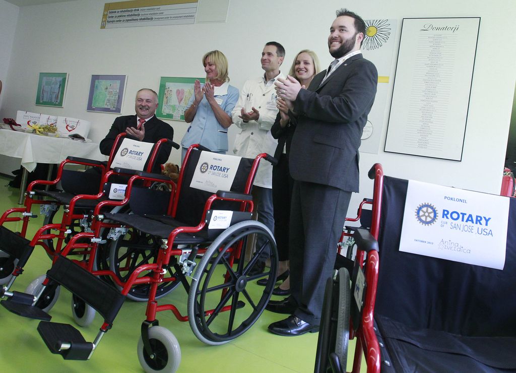 Ana pripeljala 110 invalidskih vozičkov