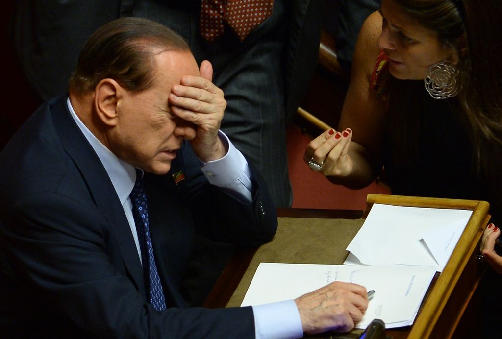 Letta dobil zaupnico, Berlusconi klofuto