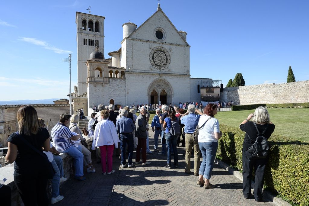 Papež v Assisiju: Prisluhnimo kriku tistih, ki jočejo