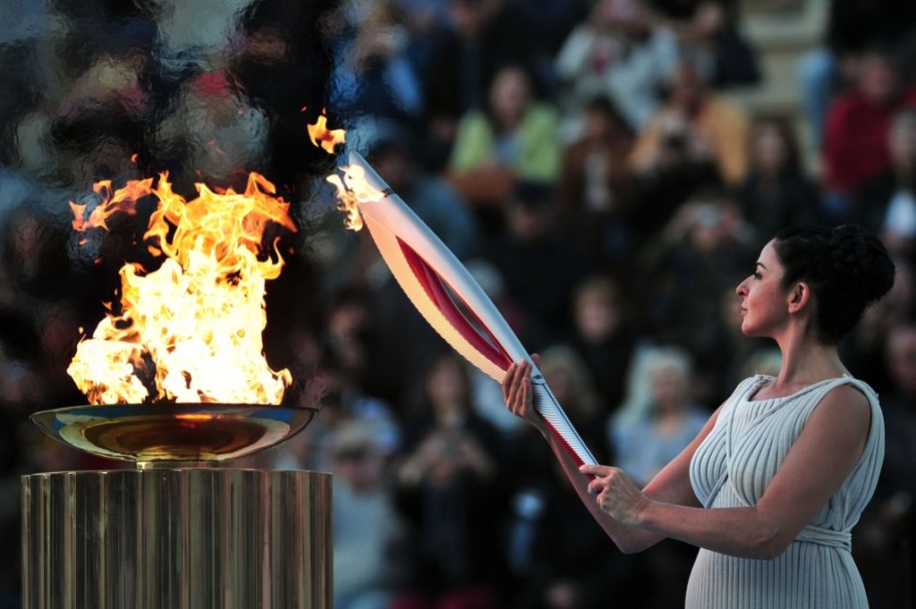 Olimpijska plamenica že potuje po Rusiji