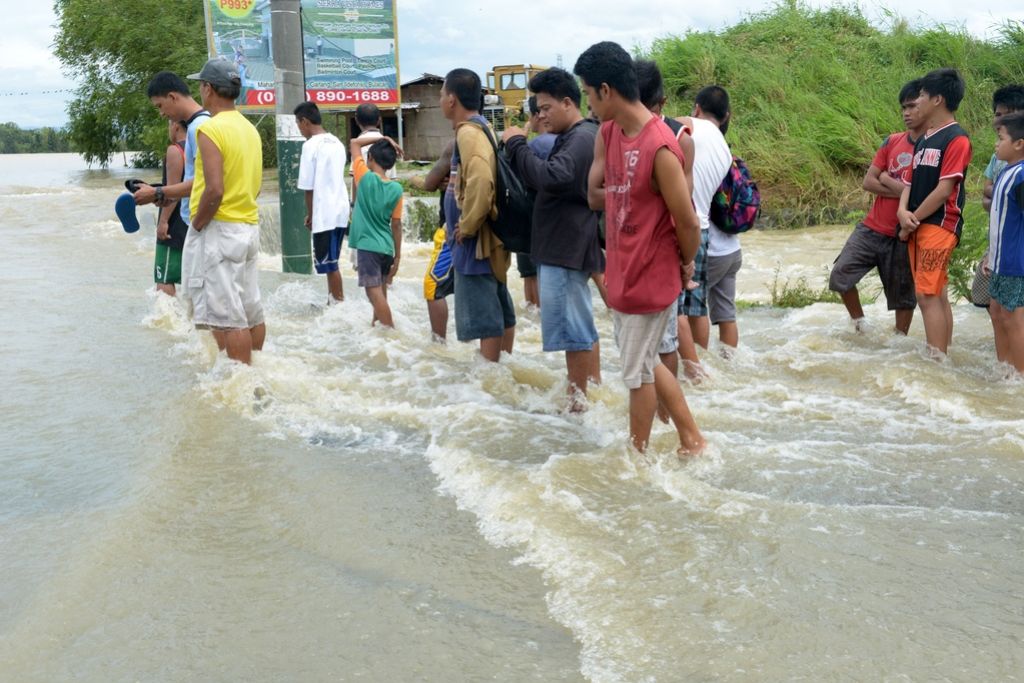 Tajfun Nari pustošil po Filipinih