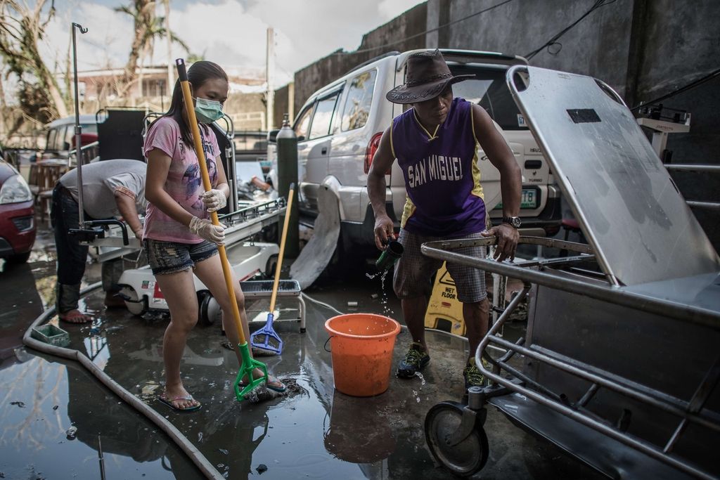 Filipinske oblasti zagovarjajo svoj odziv po tajfunu