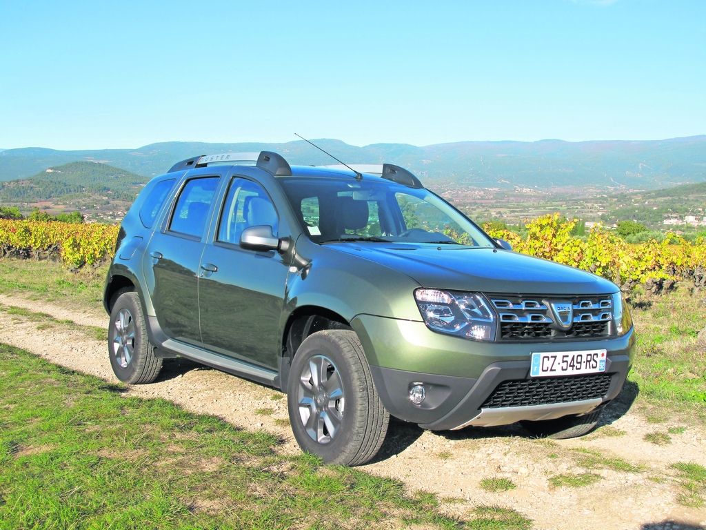Dacia duster poudarja svoj robustni značaj