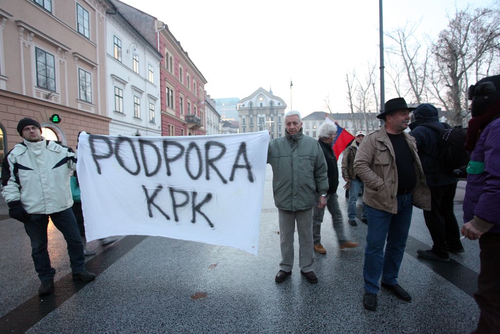 Revoltirana anketa: Odstop KPK je prebudil Slovenijo