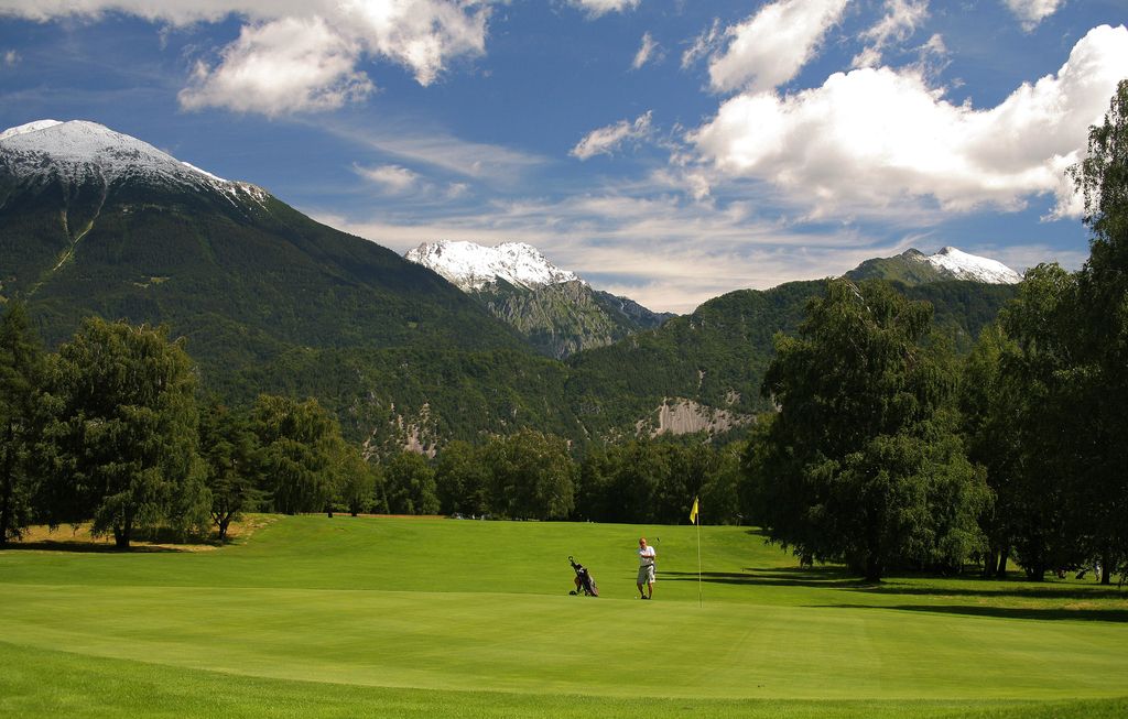 Sava prodala golfišči na Bledu in v Moravskih Toplicah