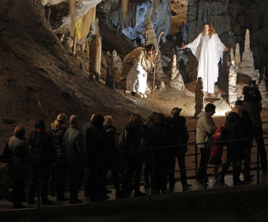Postojnska jama: Biblični prizori med kapniki in 750 pevcev