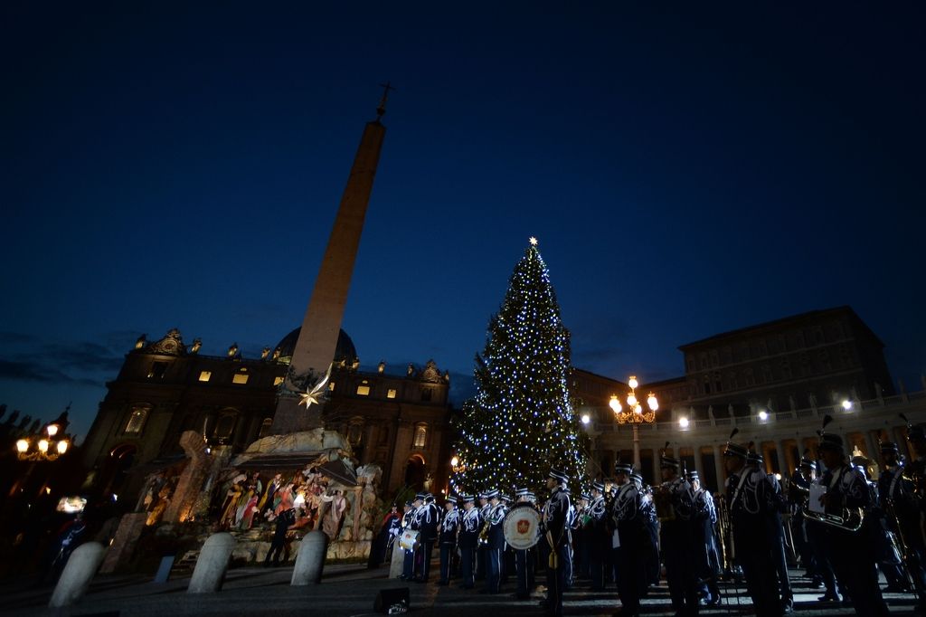 V Vatikanu so se začele božične slovesnosti