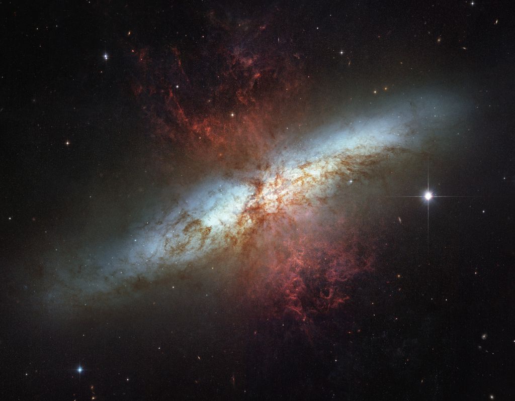 V bližnji galaksiji M82 eksplodirala supernova