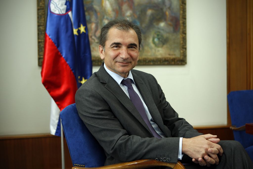 Bojan Dobov&scaron;ek notranji minister, Veber obrambni?