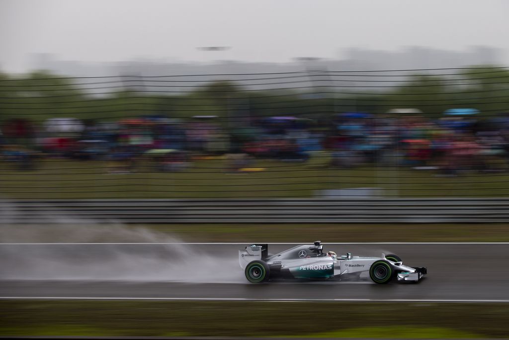 F1: v Šanghaju spet prevlada Mercedesa, Hamilton neulovljiv