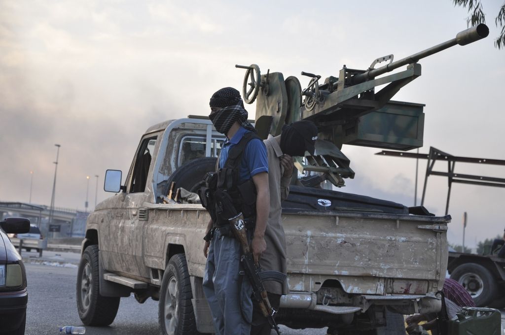 Revoltirana anketa: Večina naklonjena ukrepanju proti IS