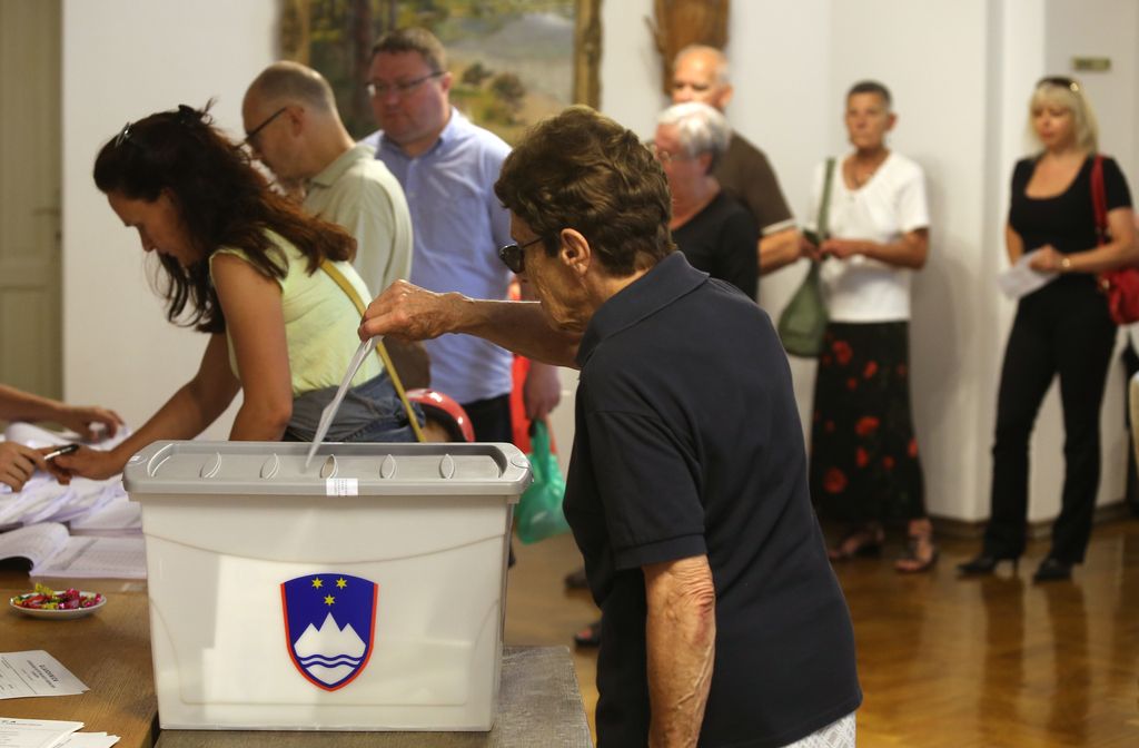 Gneča na predčasnih voliščih: glasovalo že skoraj 2,5 odstotka volivcev