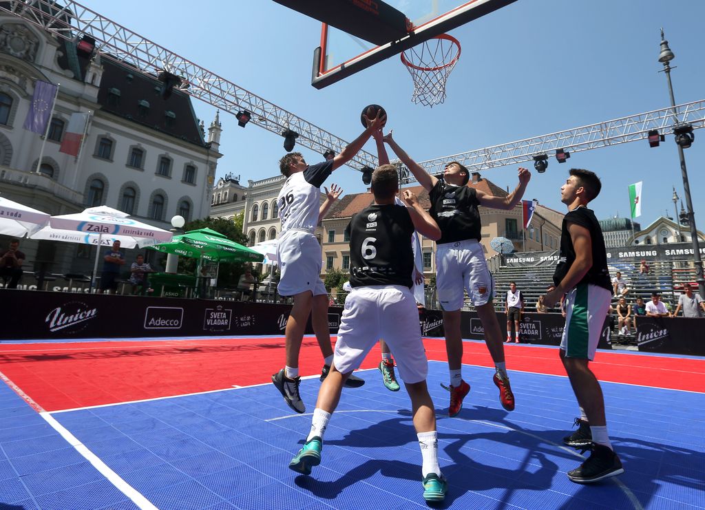 Spektakel pod ko&scaron;em