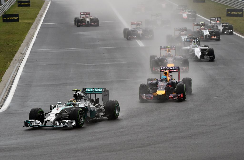 Ricciardo drugič letos podkuril Mercedesu