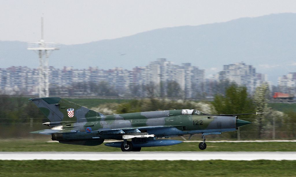 Na Hrvaškem strmoglavilo vojaško letalo