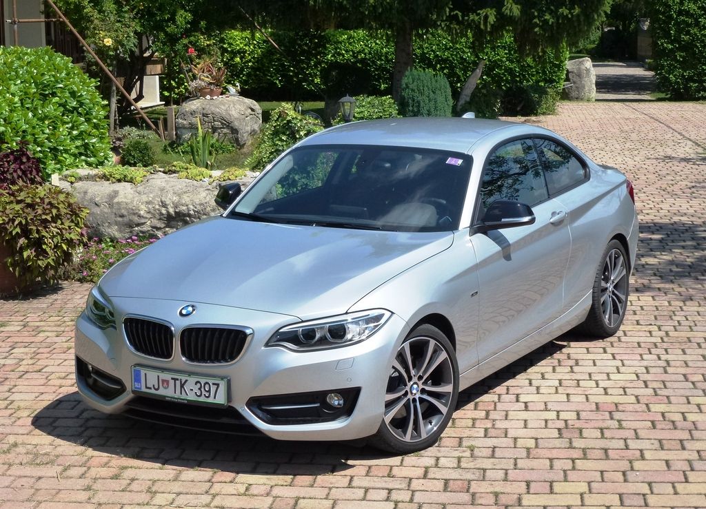 BMW 220d coup&eacute;