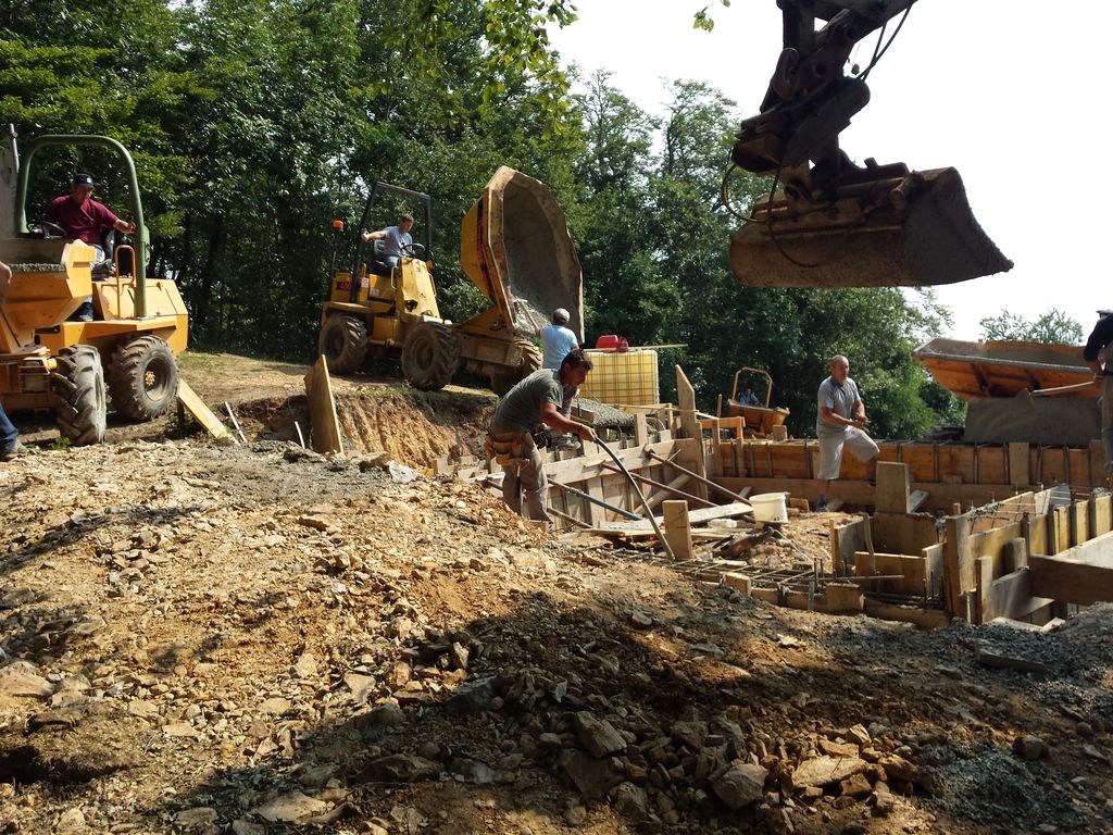 Na hribu ljubezni raste stolp ljubezni