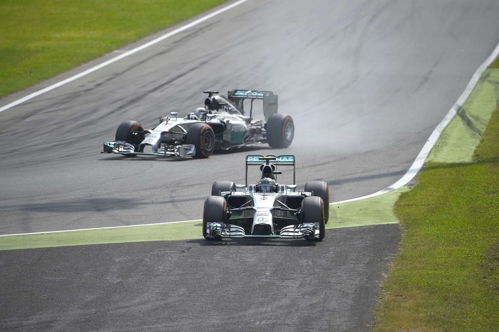 Rosberg v Monzi podlegel Hamiltonovemu pritisku