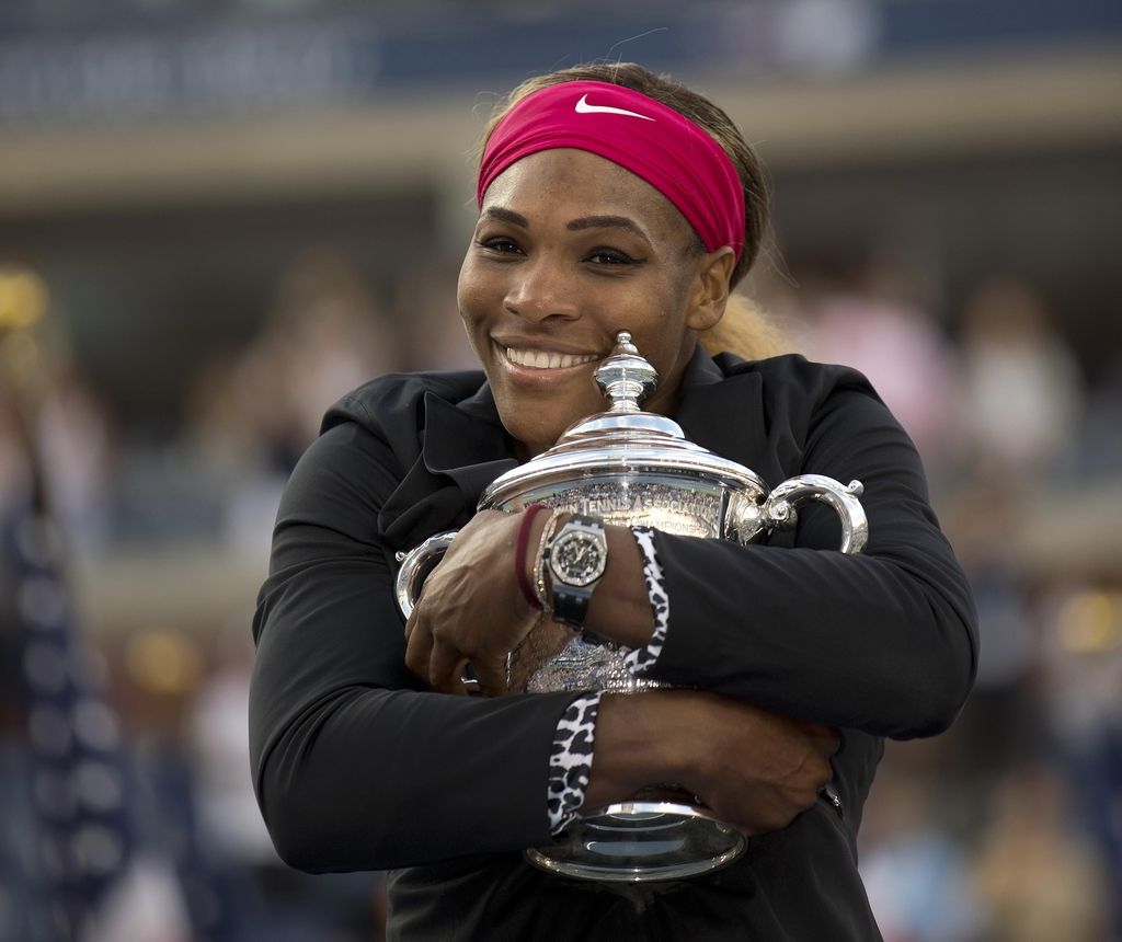 Serena med legendami zasijala z ogrlico s številko 18