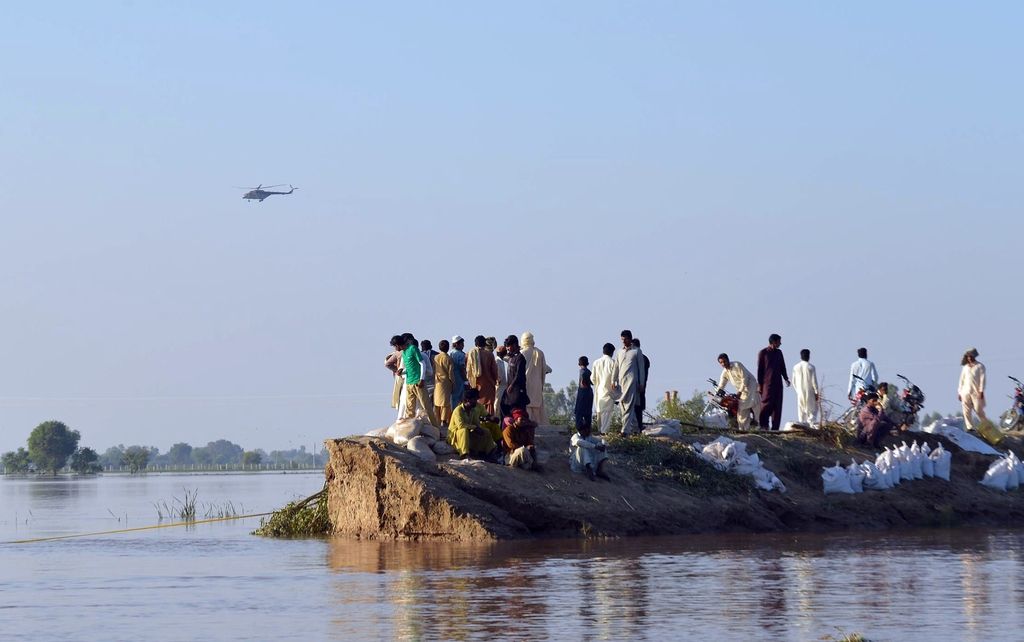 Poplave v Indiji in Pakistanu zahtevale že več kot 400 življenj