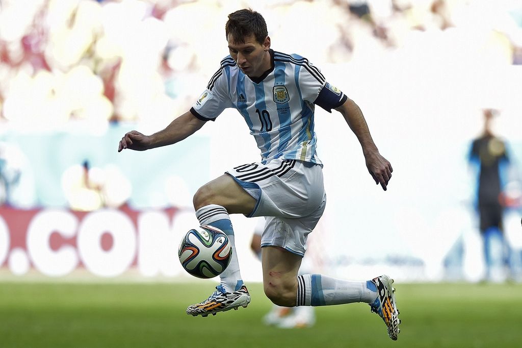 Nogometni drobiž: Messi v lov na štiristoti gol