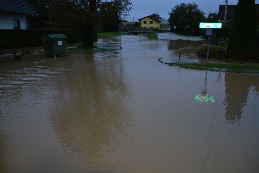 Poplave: najhuje v Posavju, pri Vranskem prva žrtev