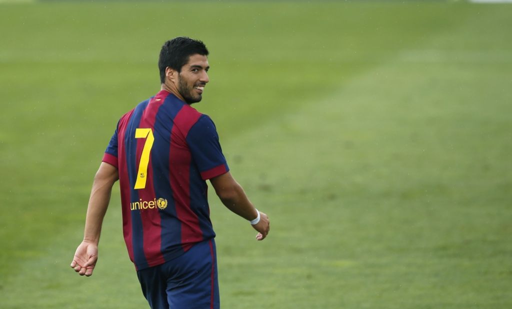 Luis Suarez v Barceloni pridobiva kilograme? (VIDEO)