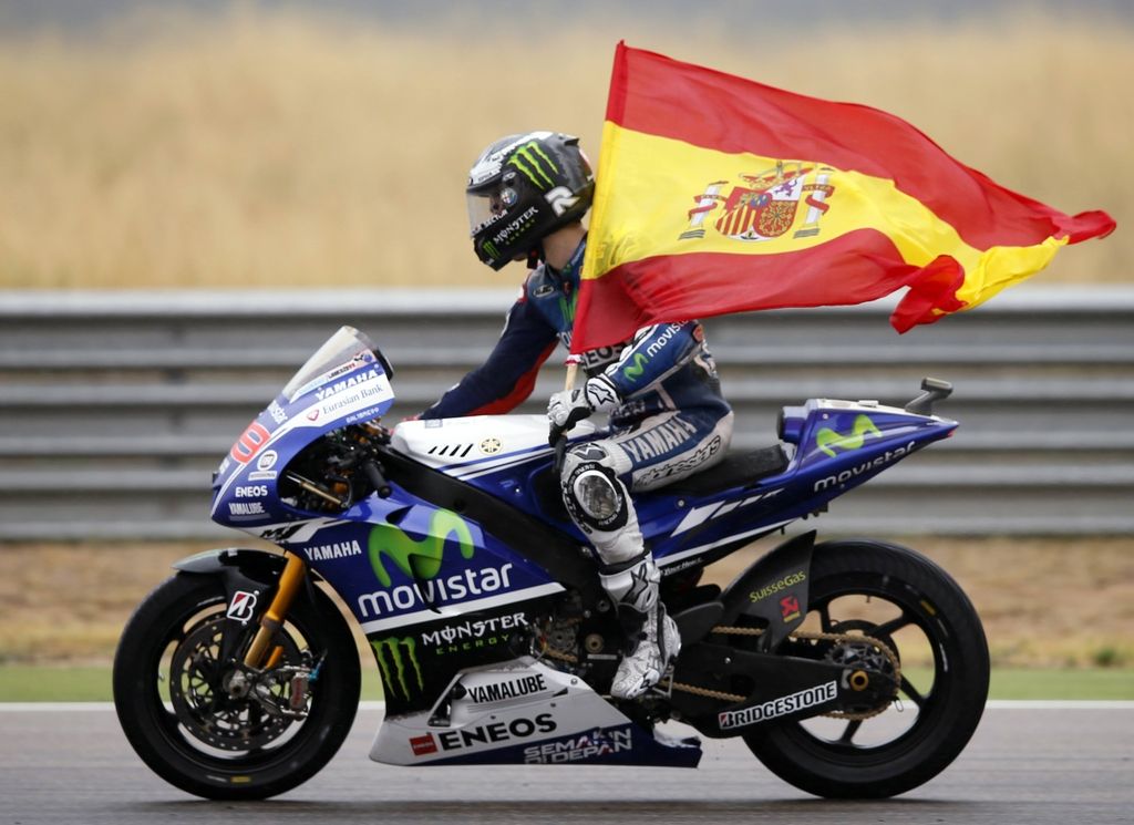 Moto gp: Lorenzo najsrečnejši v deževni drami v Zaragozi, grd padec Rossija